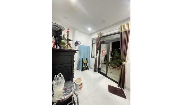 CUỐI NGUYỄN SƠN, KẾ LÊ THÚC HOẠCH - BÌNH LONG, XE HƠI THÔNG, 4x16M, 2 LẦU KIÊN CỐ, CHỈ 6.X TỶ